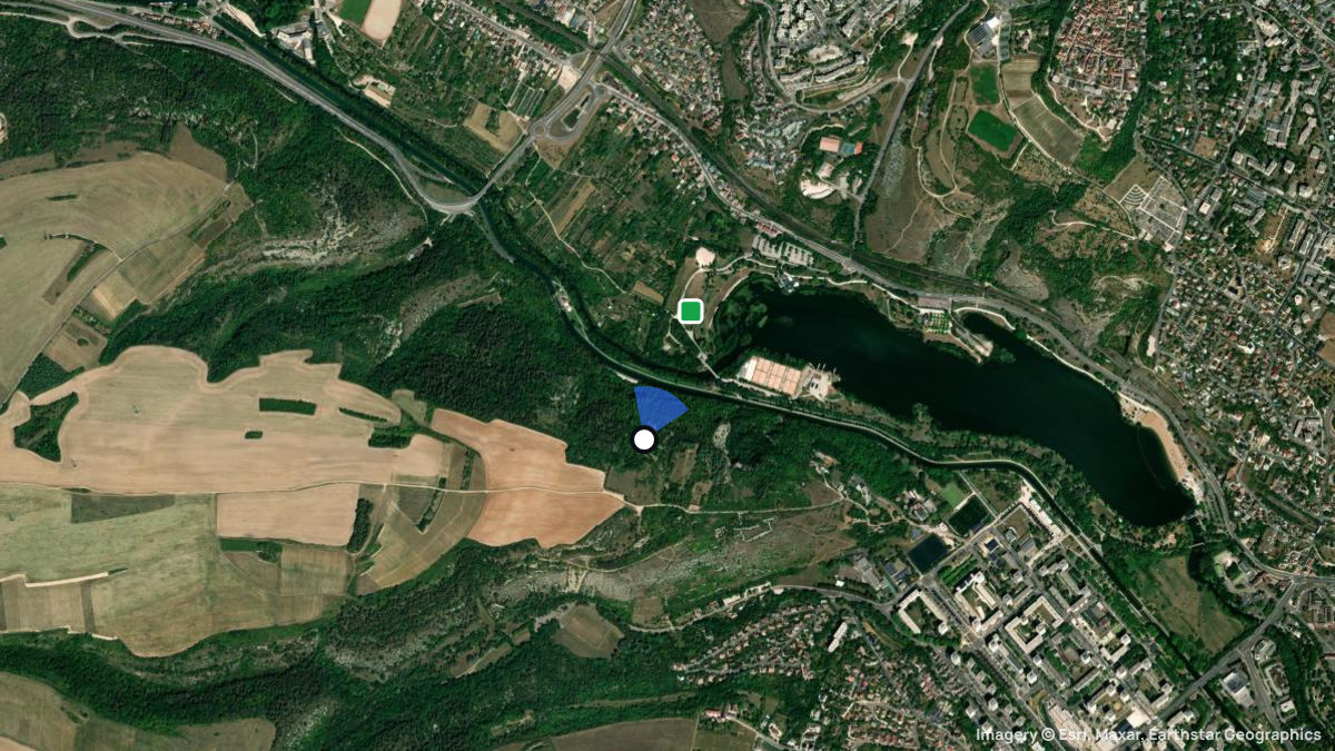 Satellite map of Lac Kyr with its launches and landings