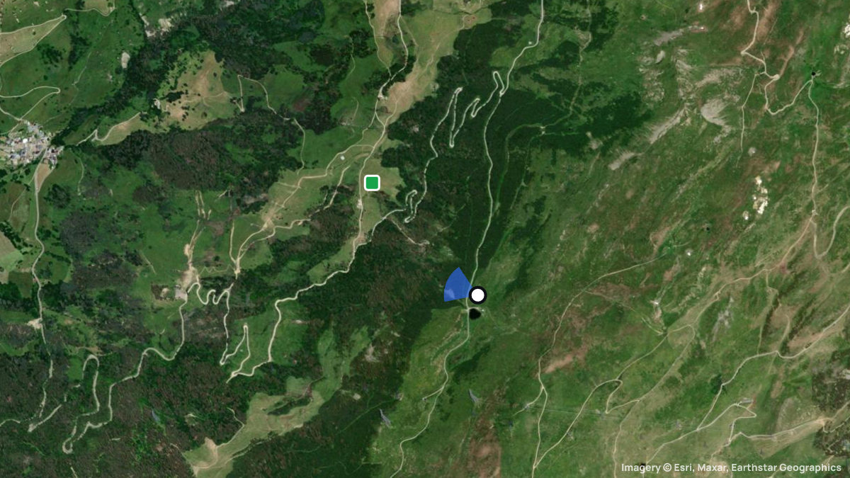 Satellitenkarte von Naves mit Start- und Landeplätzen
