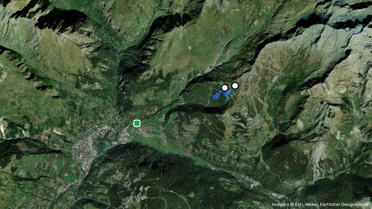 Satellite map of La Sevoliere with its launches and landings