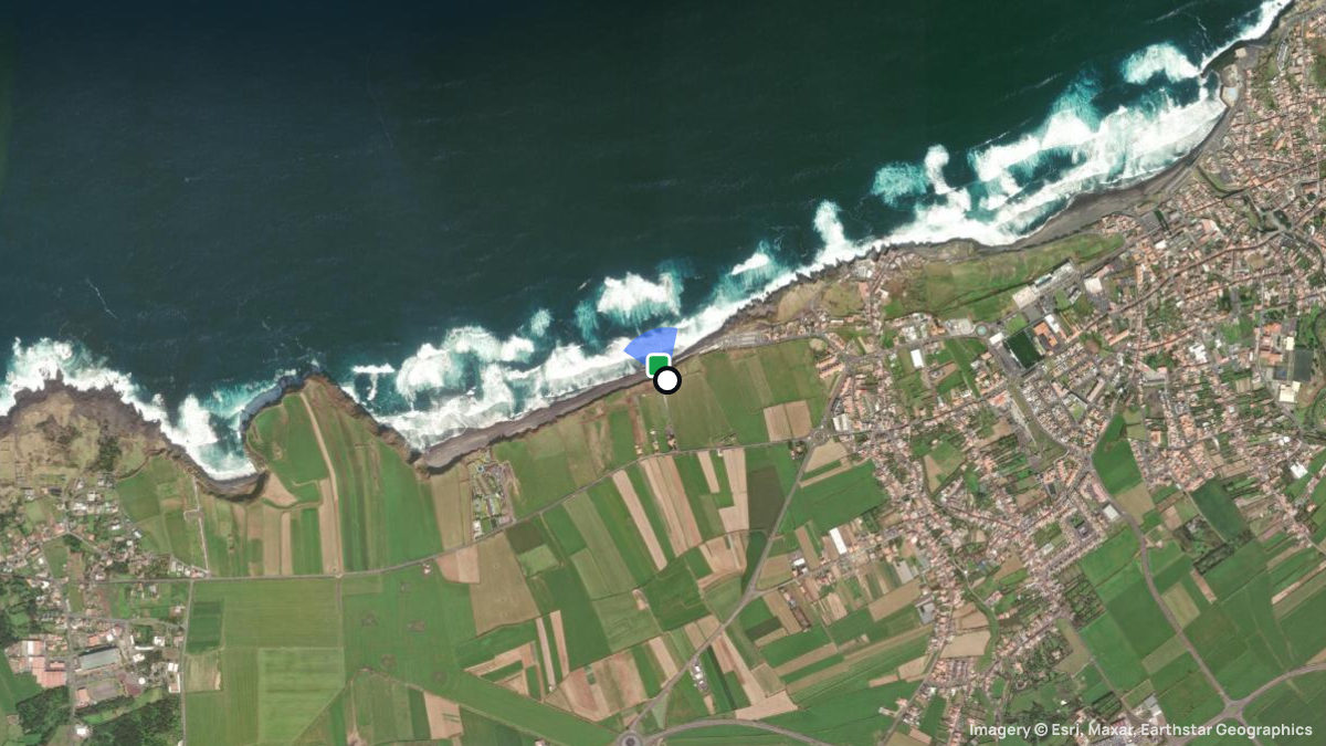 Satellite map of Praia de Santa Barbara with its launches and landings