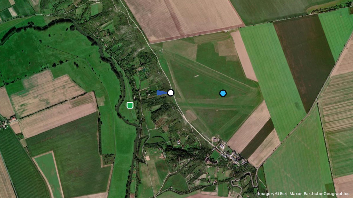 Satellitenkarte von Flugplatz Laucha EDBL mit Start- und Landeplätzen