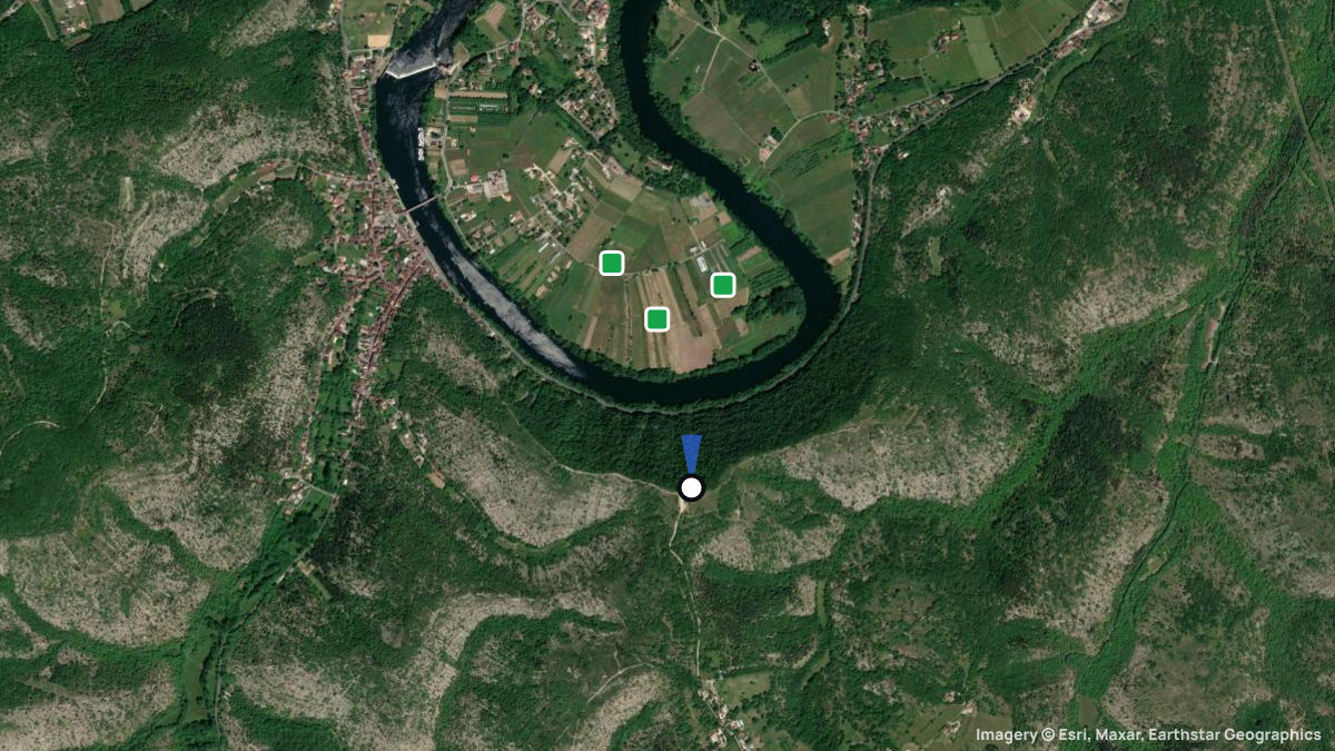 Satellitenkarte von Douelle mit Start- und Landeplätzen