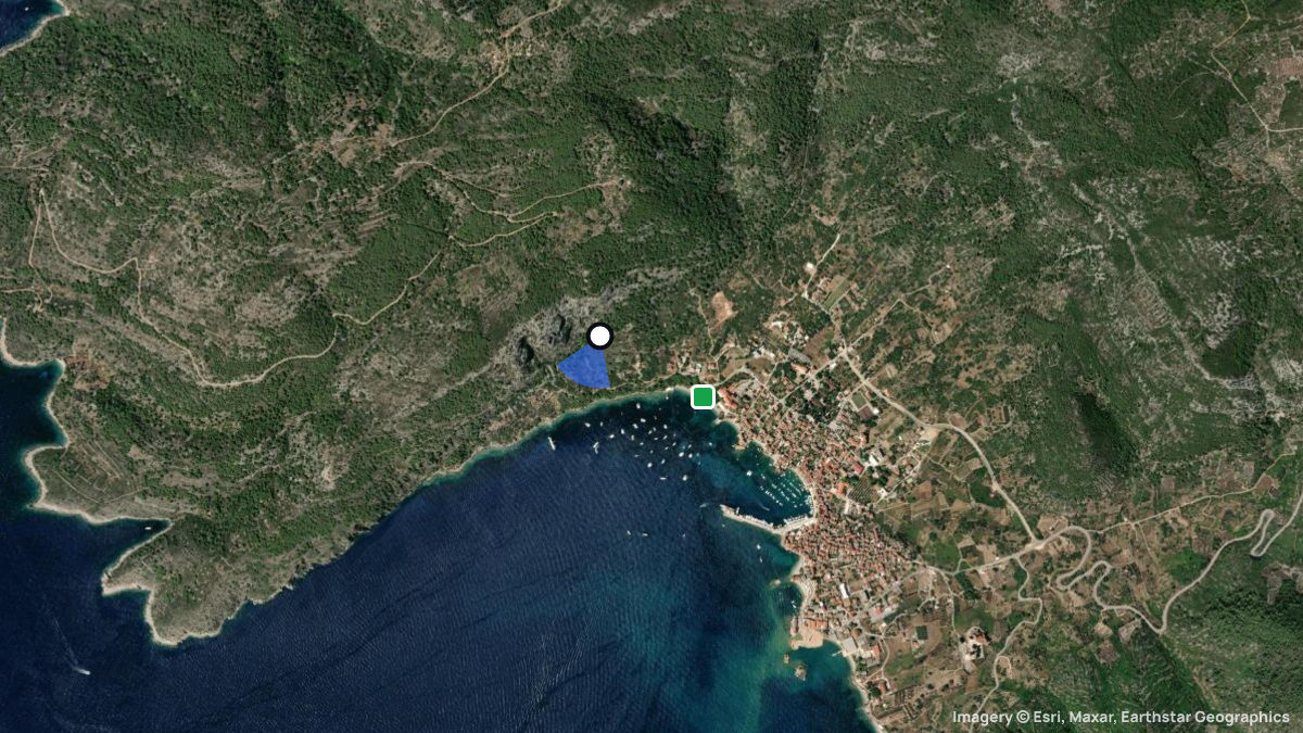 Satellite map of Komiza with its launches and landings