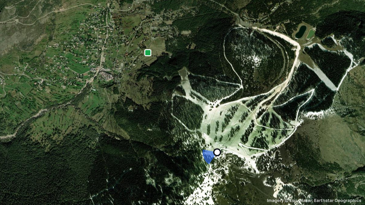 Satellite map of Le Pic with its launches and landings